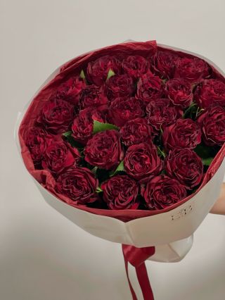 Бордовий — колір пристрасті, затишку і осені в одному подиху. Нехай цей букет нагадує, що краса живе у дрібницях.✨ Щоб...